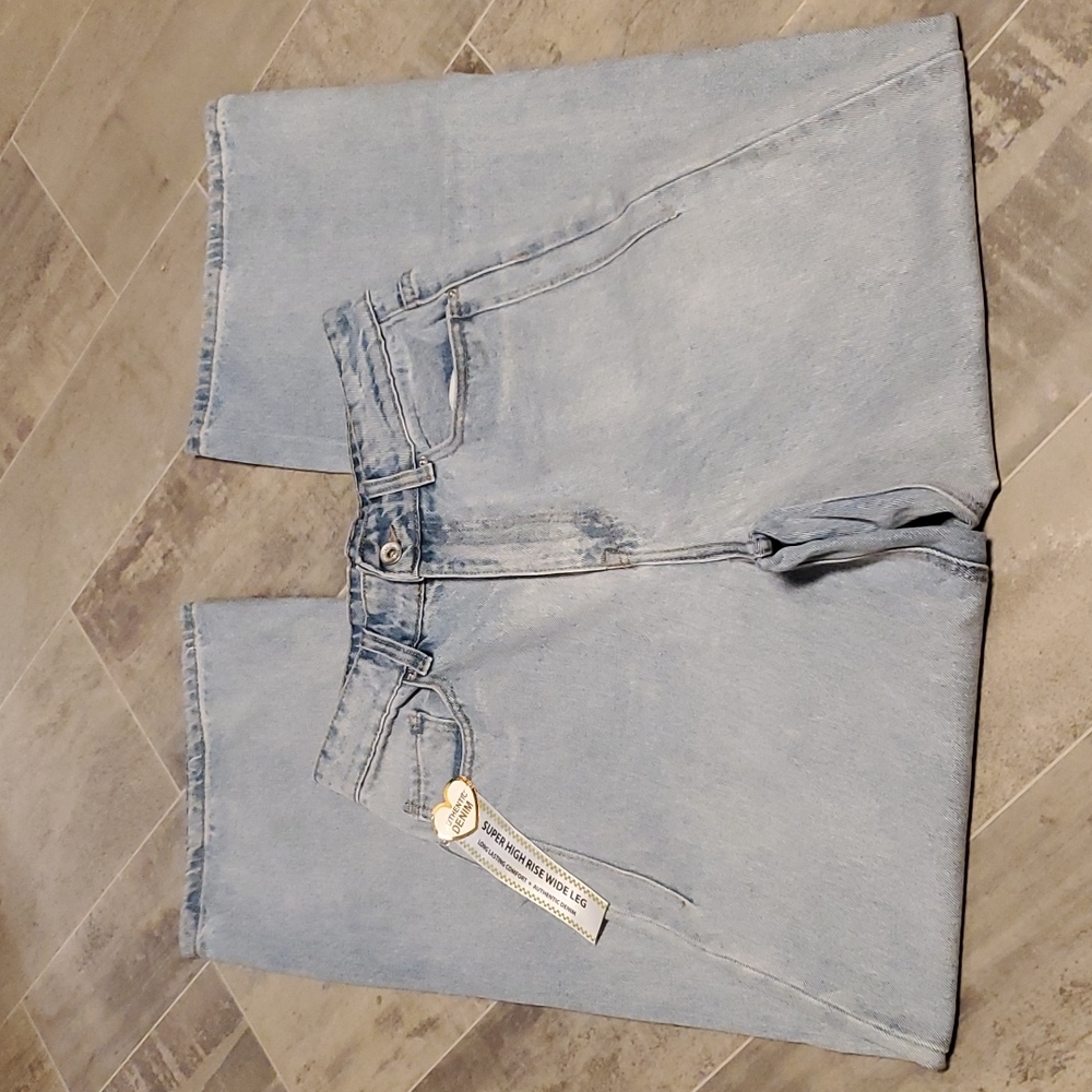NWT Skinny Fries Super High Rise Wide Leg Light Wash Jeans - Picture 3 of 7